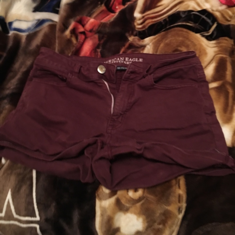 American eagle maroon shorts